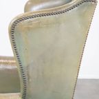 Unieke En Karaktervolle Groene Rundleren Oorfauteuil Met Een Mooi Patina En Correct Afgewerkt thumbnail 12