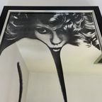 Vintage Spiegel ‘shirley’ Met Een Print Van Sam Haskins thumbnail 3