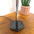 Tafellamp Met Marmeren Voet En Zeskant Chromen Frame thumbnail 6