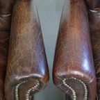 Set Van 2 Prachtige, Unieke En Comfortabele Bruin Generfde Rundleren Chesterfield Fauteuils thumbnail 3