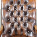 Comfortabele En Klassieke, Prachtig Gekleurde Engelse Rundleren Chesterfield Fauteuil thumbnail 10