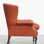 Elegante, Gladde En Comfortabele Engelse Chesterfield Oorfauteuil Van Rundleer thumbnail 3