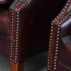 Set Van 2 Mooie En Comfortabele Bordeauxrode Rundleren Oorfauteuils + Hocker In Engelse Stijl thumbnail 15