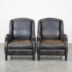 Set Van 2 Karaktervolle, Stoere Zwarte Rundleren Fauteuils Met Een Hoge Rug En Afgewerkt Met Sier thumbnail 2