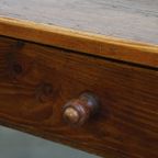 Charmante En Grote Antieke Eettafel Met Een Lade En Prachtige Originele Details thumbnail 8