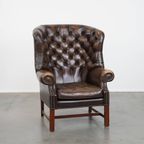 Grote En Stijlvolle, Donkerbruine Rundleren Chesterfield Oorfauteuil In Engelse Stijl thumbnail 8