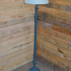 Staande Vloerlamp Met Houten Poot Geschilderd thumbnail 2