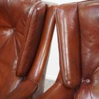 Comfortabele En Karaktervolle Set Van 2 Schapenleren Chesterfield Fauteuils Met Hocker thumbnail 15