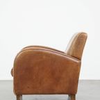 Cognac-Kleurige Rundleren Armchair Met Een Strak Design En Comfortabele Zit thumbnail 6