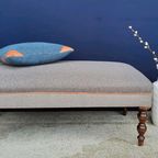 Landelijke Vintage Hocker, Nieuwe Stoffering, Voetenbankje thumbnail 3