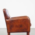 Comfortabele Armchair Gemaakt Van Schapenleer Met Een Mooie Afwerking En Prachtige Kleuren thumbnail 4