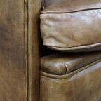 Charmante En Comfortabele Rundleren Clubfauteuil In Een Mooie Lichte Cognac Kleur thumbnail 13