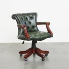 Tijdloze Groene Rundleren Chesterfield Bureaustoel In Engelse Stijl Op Wieltjes thumbnail 10