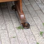 Charmant Frans Vintage Bijzettafeltje Lectuurbak Met Wieltjes En Tegels thumbnail 17