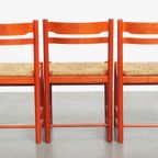 Leuke Set Van 3 Rode Vintage Houten Stoelen Uit De Jaren ’70 Met Een Gevlochten Rieten Zitting thumbnail 4
