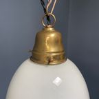 Hoge Opaline Glazen Hanglamp Met Messing Armatuur thumbnail 16