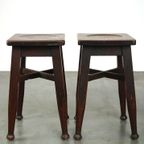 Set Van 2 Antieke Engelse Massief Eikenhouten Krukken/ Stools Met Een Vleugje Art Nouveau Stijl. thumbnail 2