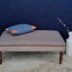 Landelijke Vintage Hocker, Nieuwe Stoffering, Voetenbankje thumbnail 11