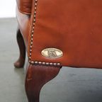 Sierlijke, Gladde En Comfortabele Rundleren Engelse Chesterfield Oorfauteuil In Een Mooie Klassie thumbnail 14