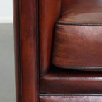 Mooie Tijdloze Schapenleren Clubfauteuil In Een Warme Diepe Kleur En Afgewerkt Met Zwarte Biezen thumbnail 11