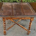 A 1920S Oak Draw-Leaf Dining Table, On Barley-Twist Legs  And 4 Stoelen thumbnail 2