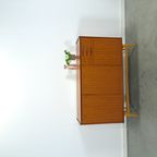 Teak Kast Met Schuine Poten En Lades Uit Zweden thumbnail 3