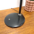 Zwart Metalen Kantelbare Bureaulamp Met Chromen Details thumbnail 3