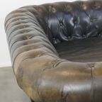 Zwarte 2.5 Zits Rundleren Engelse Chesterfield Bank Met Leuke, Luxe Details thumbnail 14