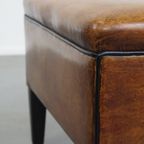 Luxe, Tijdloze Schapenleren Set Bestaande Uit 2 Fauteuils En Een Hocker In Art Deco Stijl thumbnail 24