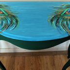 Een Hoge Side Table Groen Met Blauw, Tafel Met Pauwenveren thumbnail 6