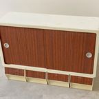 Vintage Plastic Badkamer Kastje Met Schuifdeurtjes En Lades - Teak Look thumbnail 2