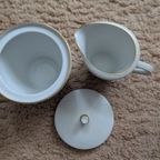 Thee Of Koffiepot, Melk En Suiker En Vijf Ontbijtbordjes thumbnail 6