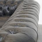 Comfortabele Zwarte Rundleren Chesterfield 2.5 Zits Bank In Engelse Stijl thumbnail 17