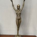 Bronzen Art Deco-stijl Beeld Van Een Danseres Op Een Marmeren Sokkel. thumbnail 4