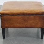 Luxe, Tijdloze Schapenleren Set Bestaande Uit 2 Fauteuils En Een Hocker In Art Deco Stijl thumbnail 17