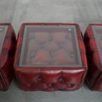 Set Van 3 Rundleren Chesterfield Bijzet/ Salontafels In Een Mooie Rode Kleur Met Glazen Bladen thumbnail 11