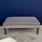 Landelijke Vintage Hocker, Nieuwe Stoffering, Voetenbankje thumbnail 5