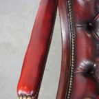 Donker Rode Gevlamde Engelse Chesterfield Fauteuil Van Rundleer En Hout, Victoriaans Model thumbnail 8