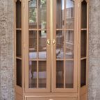 Vitrinekast In Zachte Perzikkleur En Goud thumbnail 10