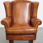 Sierlijke Schapenleren Oorfauteuil Met Zwarte Biezen En Klassieke Vormen thumbnail 2
