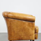Comfortabele En Charmante Rundleren Engelse Stijl Clubfauteuil In Een Mooie Lichte Kleurstelling thumbnail 8