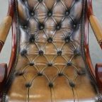 Sierlijke En Karaktervolle Groene Vintage Rundleren Engelse Chesterfield Fauteuil thumbnail 4