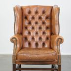 Klassieke En Licht Cognac-Kleurige Rundleren Engelse Chesterfield Oorfauteuil thumbnail 3