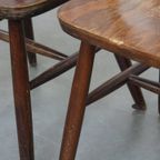 Set Van 2 Vintage Houten Spijlen Windsor Stoelen Uit De Jaren ’70 In Engelse Stijl thumbnail 11