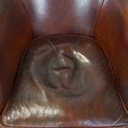 Stoere Maar Comfortabele Clubfauteuil Gemaakt Van Schapenleer En Afgewerkt Met Siernagels thumbnail 7