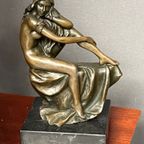 Bronzen Beeldje Op Marmeren Voet. thumbnail 2