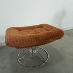 Draaifauteuil Met Bruine Ribstof En Hocker thumbnail 6