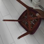Vintage Houten Stoel Met Bordeauxrode Stoffen Zitting thumbnail 5