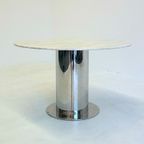 Italiaanse Eettafel Met Wit Marmeren Blad En Chromen Cilindervormige Voet thumbnail 17