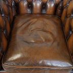 Luxe, Klassieke En Mooie Rundleren Engelse Chesterfield Fauteuil In Goede Staat thumbnail 7